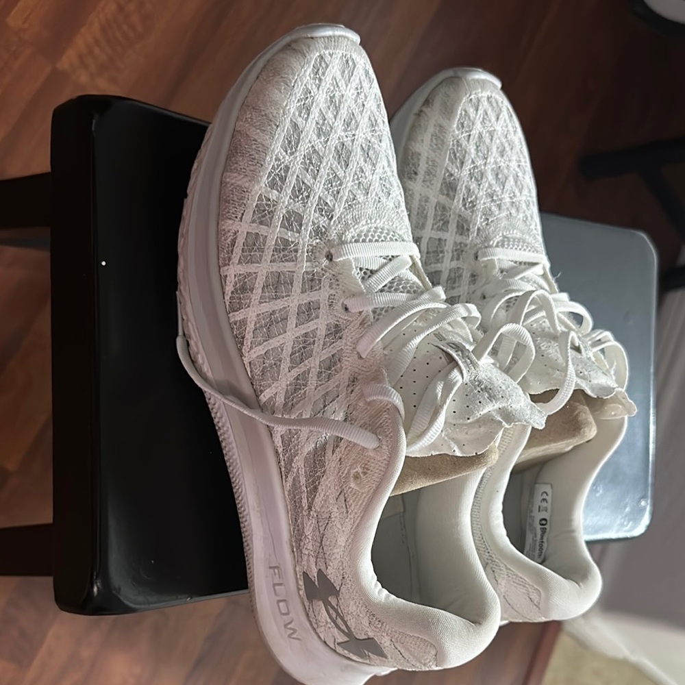 Men’s Under Armour Wind 2 (Flow).  Size 11